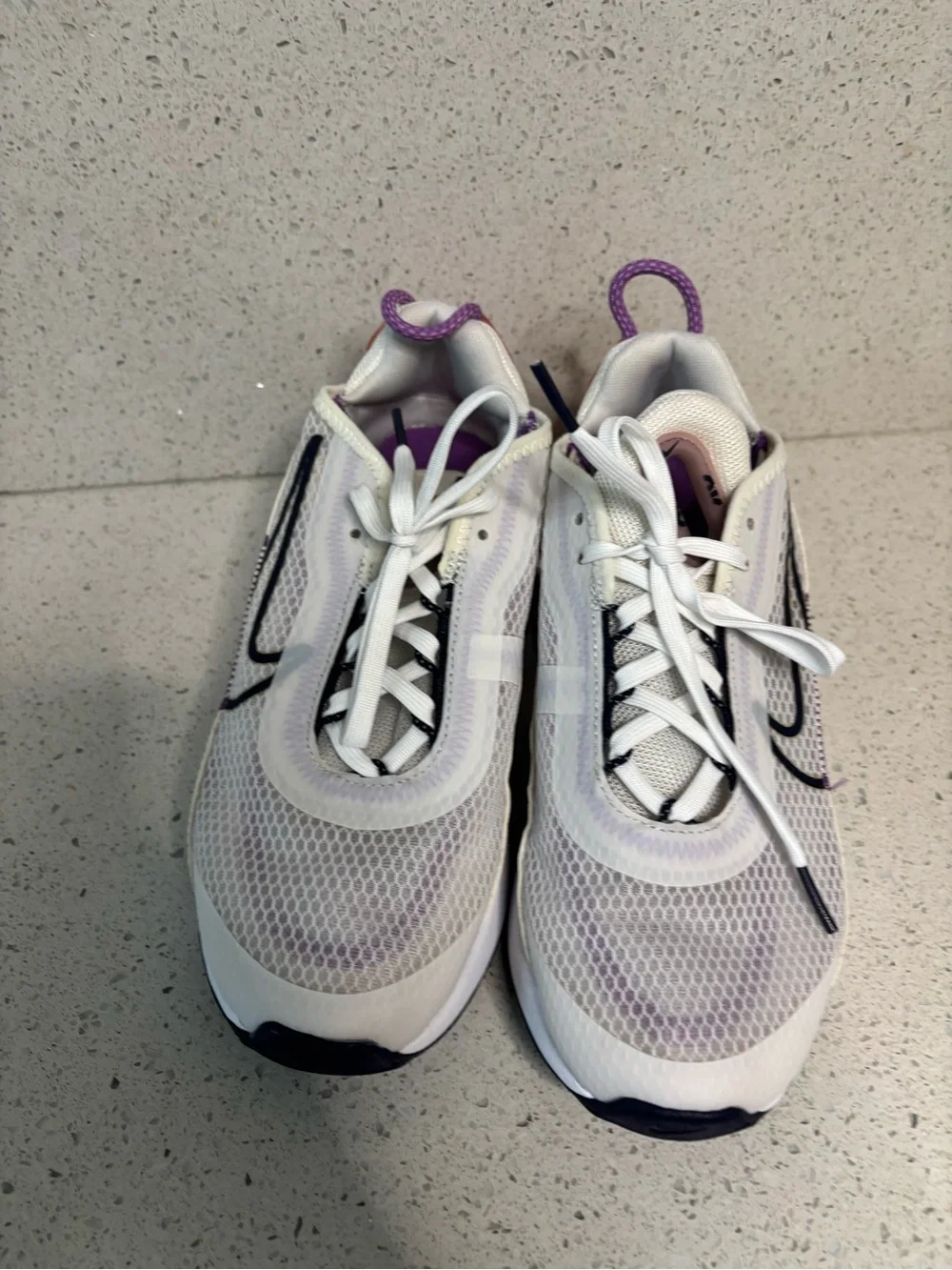 Kids size 5.5Y Nike shoes, #C1331